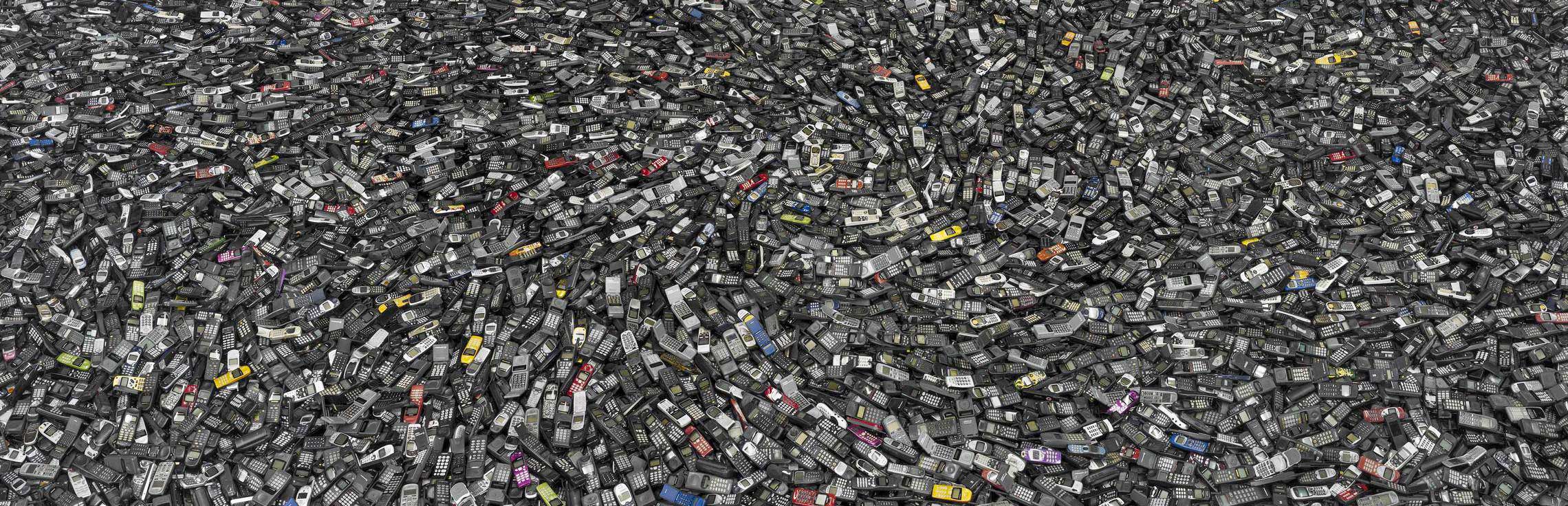 Recyclage des téléphones : 11 sénateurs en visite aux Ateliers du bocage